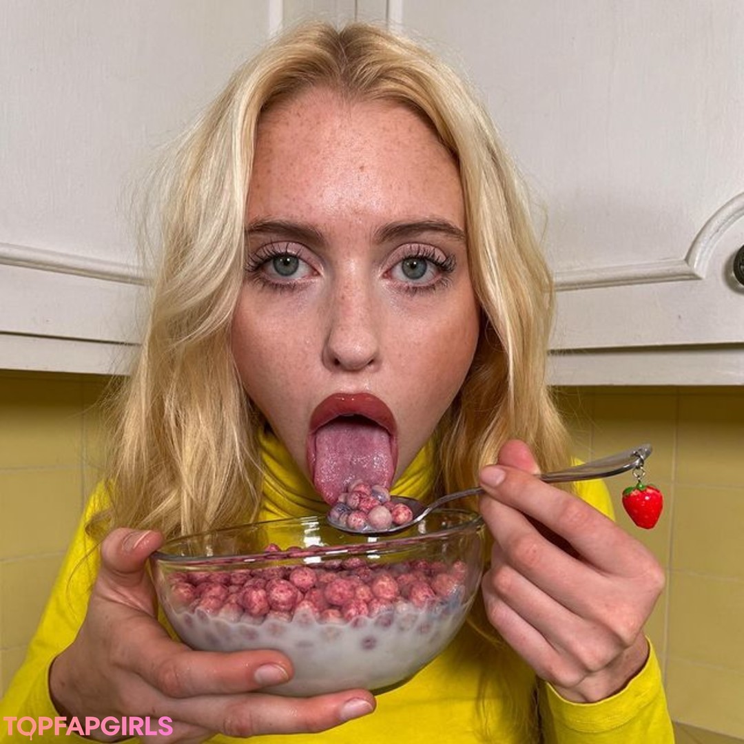Naakte gelekte OnlyFans-foto van Chloe Cherry #12