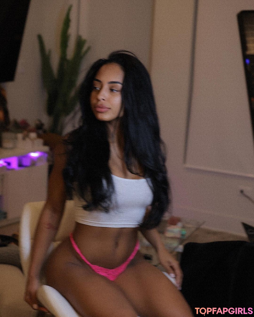 Naakte gelekte OnlyFans-foto van Qimmah Russo #1184