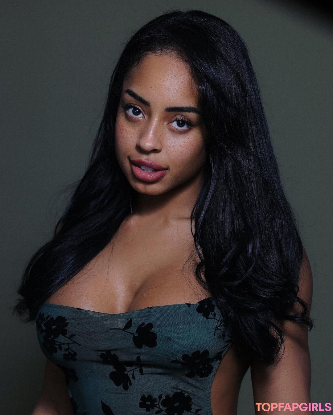 Naakte gelekte OnlyFans-foto van Qimmah Russo #1201