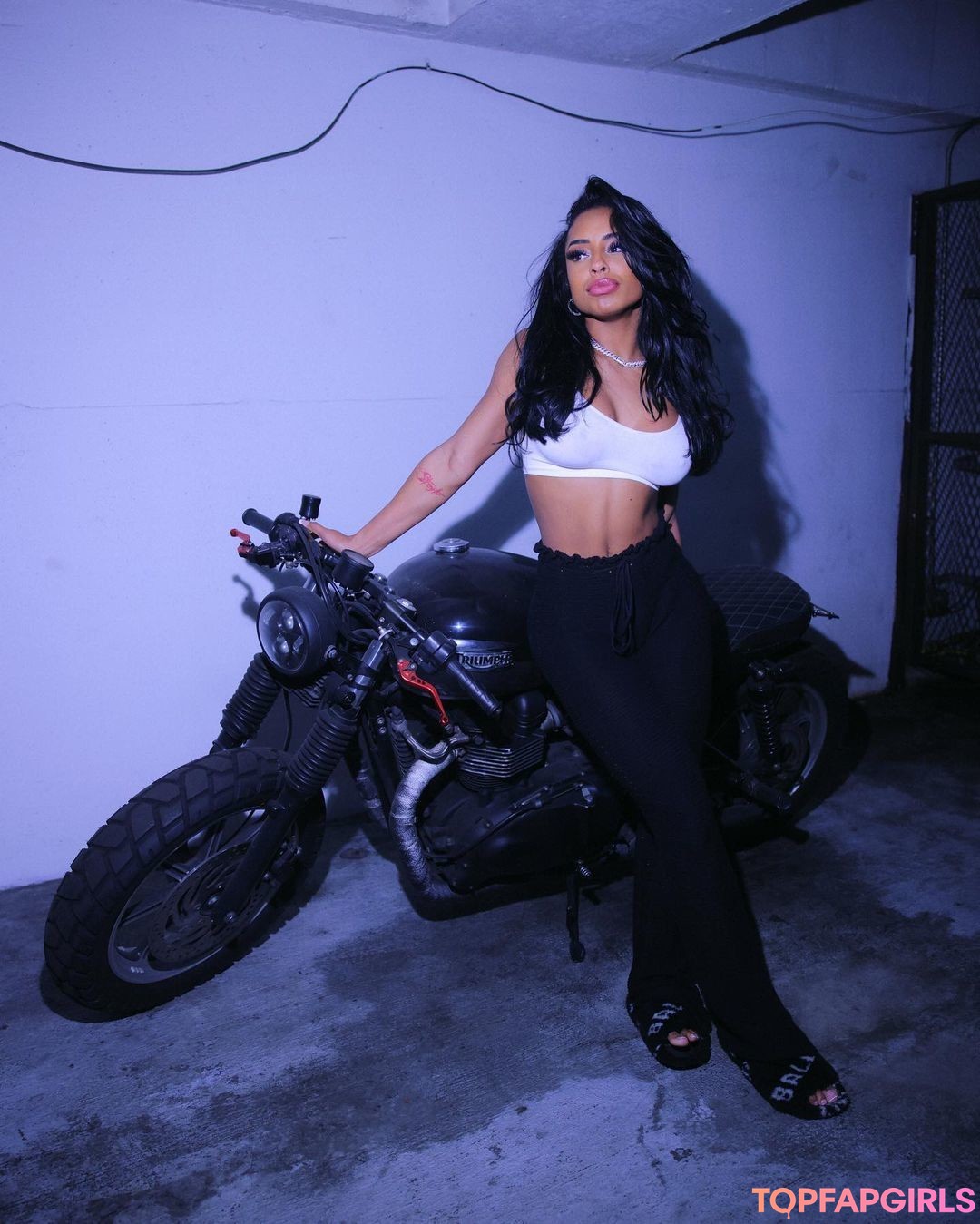 Naakte gelekte OnlyFans-foto van Qimmah Russo #1300