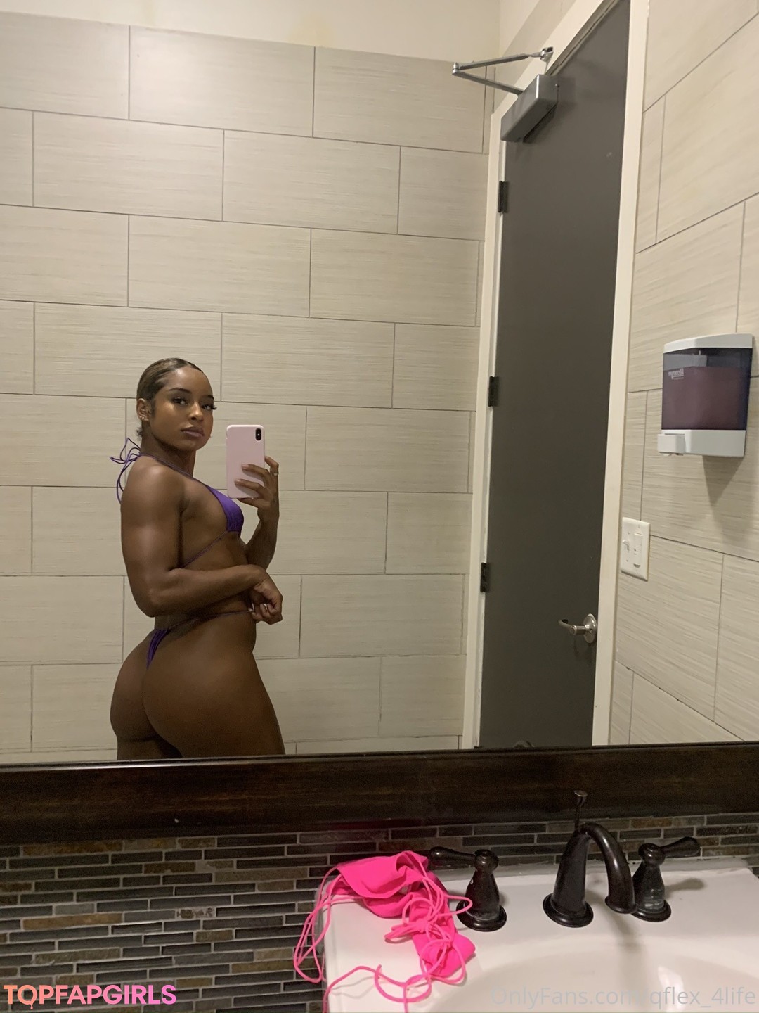 Naakte gelekte OnlyFans-foto van Qimmah Russo #318