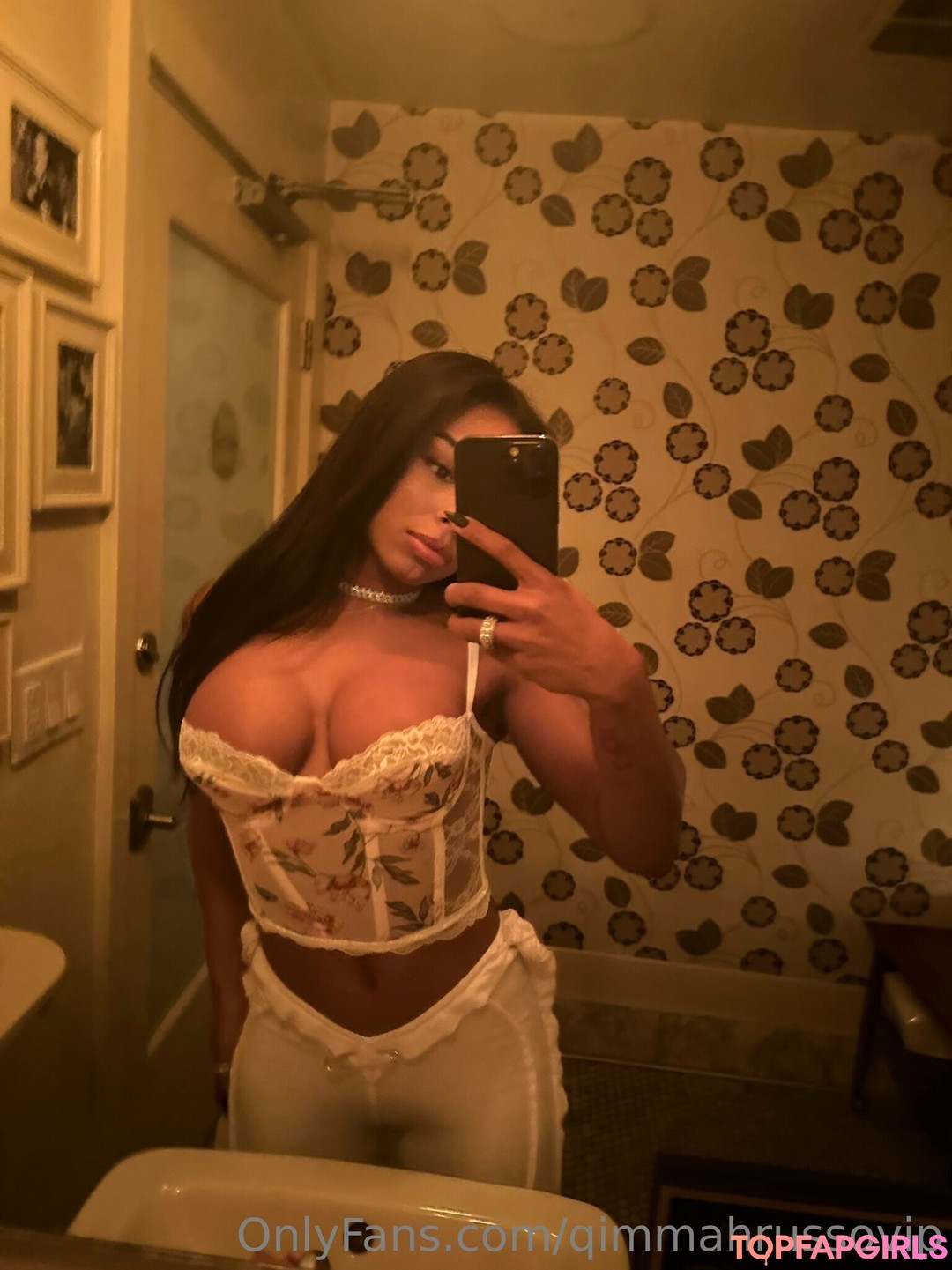 Naakte gelekte OnlyFans-foto van Qimmah Russo #347