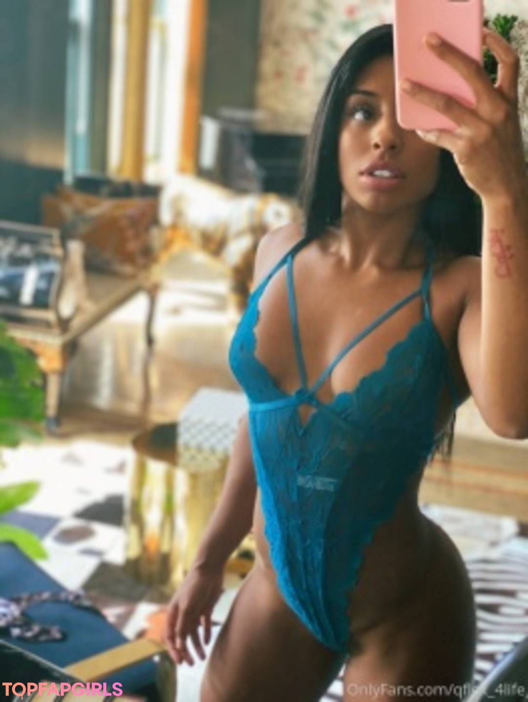 Naakte gelekte OnlyFans-foto van Qimmah Russo #44