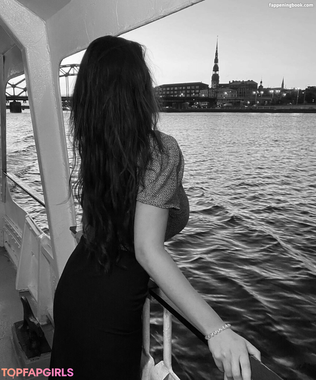 Naakte gelekte OnlyFans-foto van Giulia Daqna #128