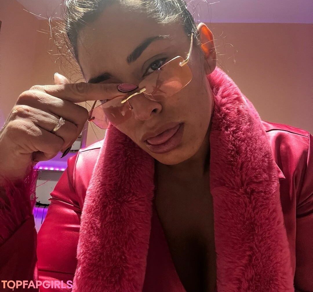 Naakte gelekte OnlyFans-foto van Giulia Daqna #208