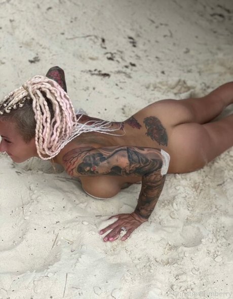 Naakte gelekte OnlyFans-foto van Christie Brimberry
