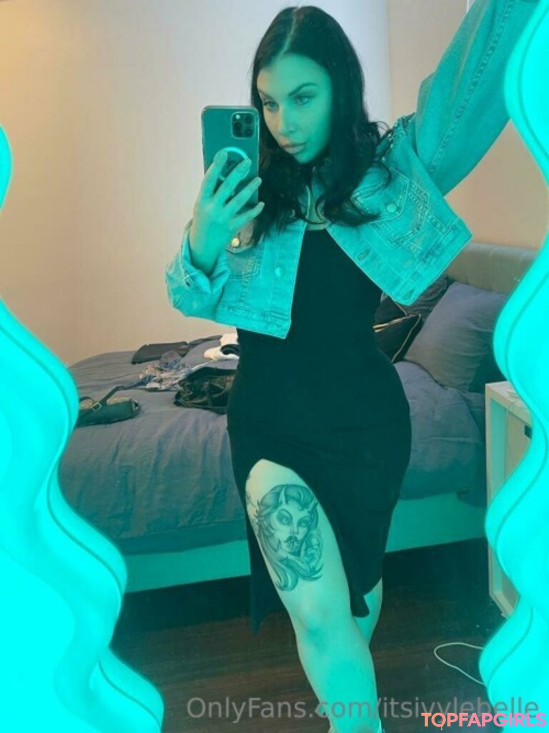 Naakte gelekte OnlyFans-foto van Kharina K #14