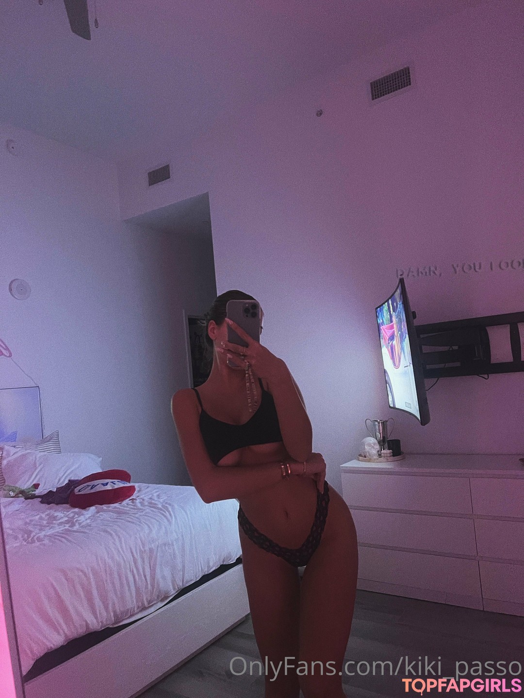 Naakte gelekte OnlyFans-foto van Kiki Passo #379