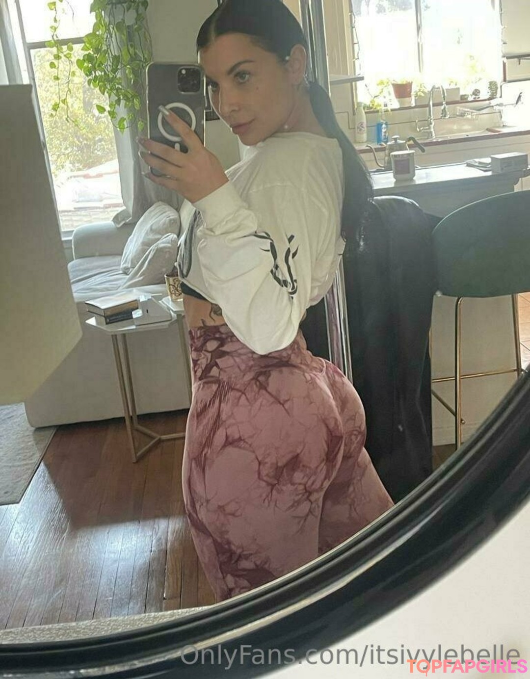 Naakte gelekte OnlyFans-foto van Ivy Lebelle #467