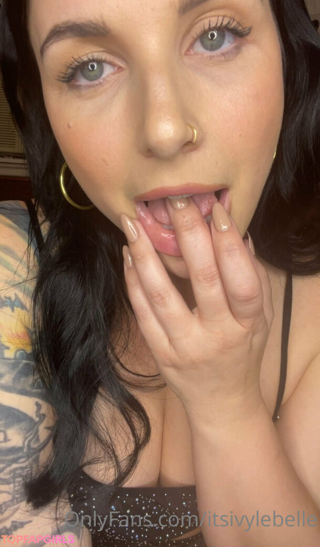 Naakte gelekte OnlyFans-foto van Ivy Lebelle #484