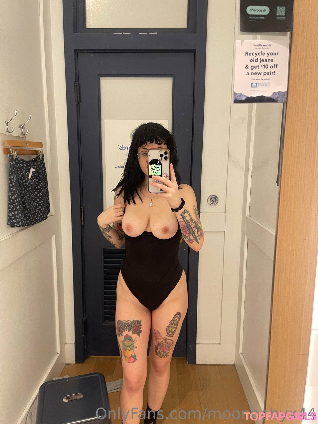 Naakte gelekte OnlyFans-foto van Moonbabyx44 #186