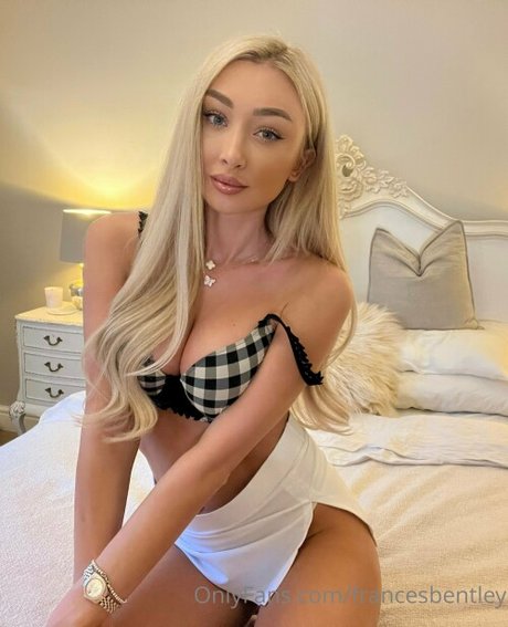 Naakte gelekte OnlyFans-foto van Frances Bentley