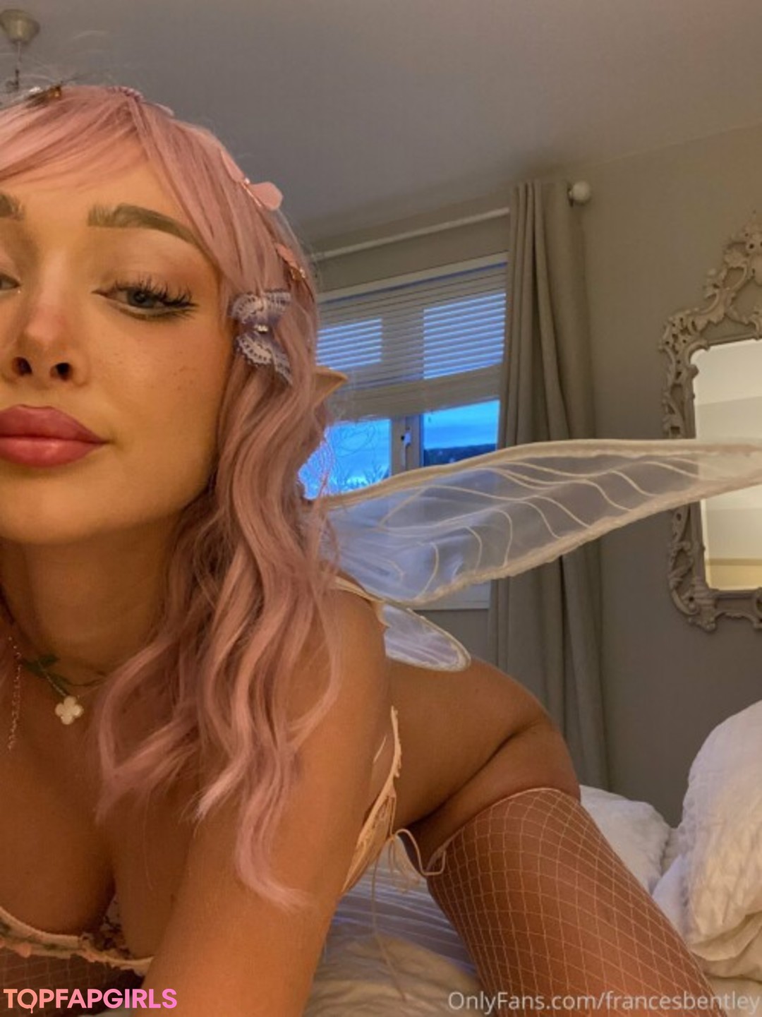 Naakte gelekte OnlyFans-foto van Frances Bentley #93