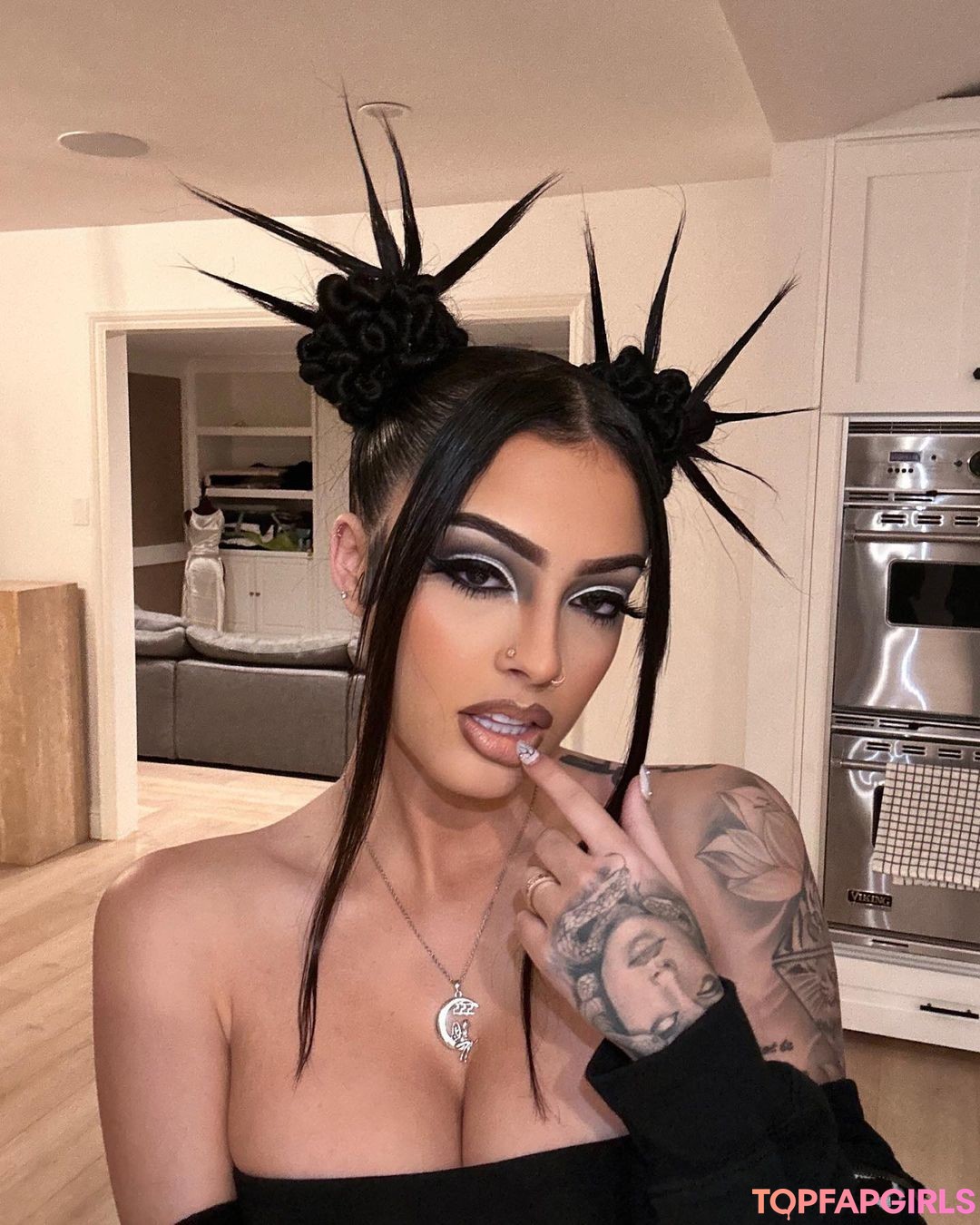 Naakte gelekte OnlyFans-foto van Malu Trevejo #807