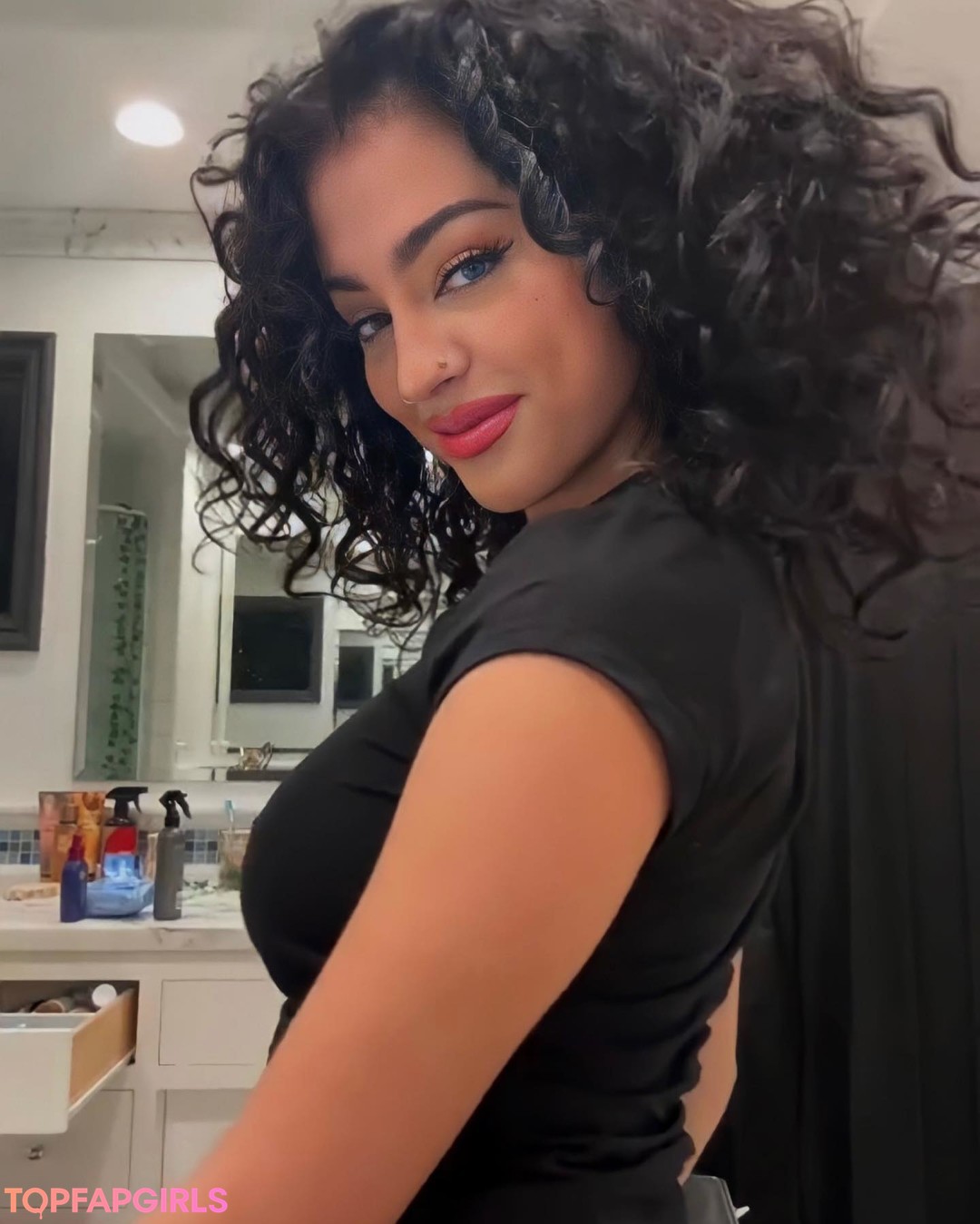 Naakte gelekte OnlyFans-foto van Malu Trevejo #847