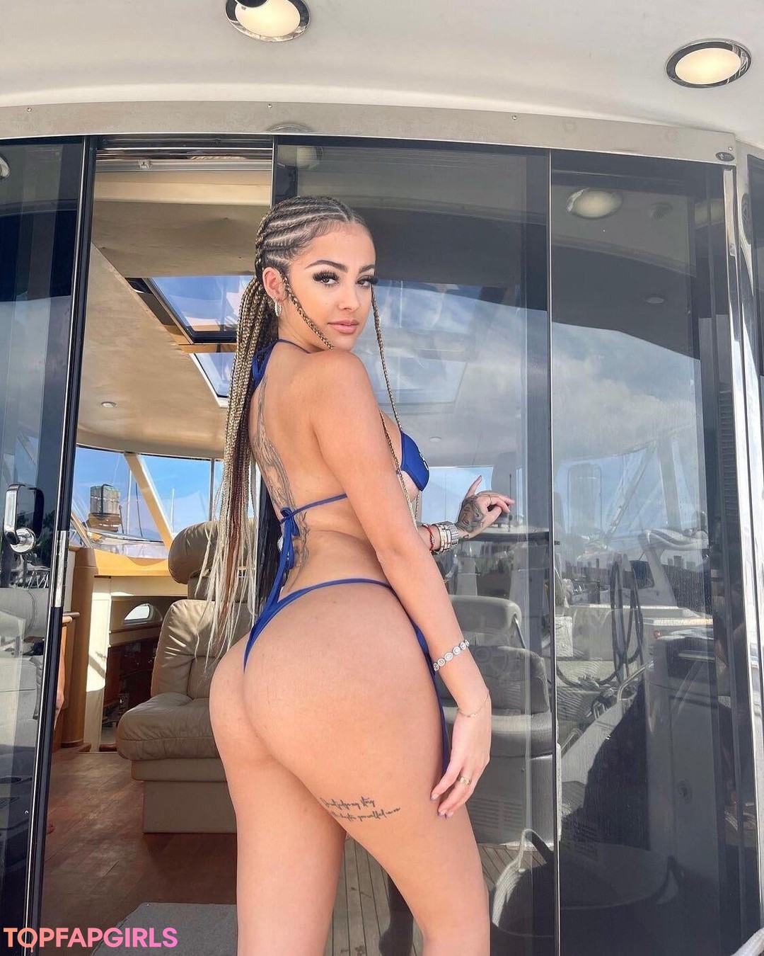 Naakte gelekte OnlyFans-foto van Malu Trevejo #859