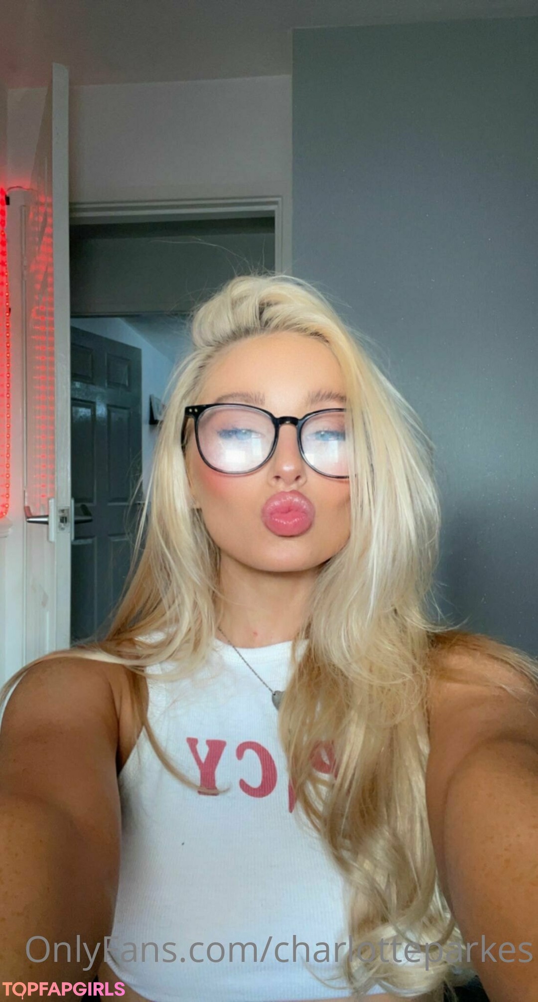 Naakte gelekte OnlyFans-foto van Charlotte Parkes #88