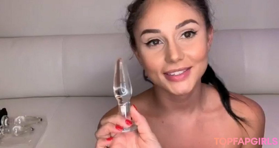 Naakte gelekte OnlyFans-foto van Ariana Marie #1031