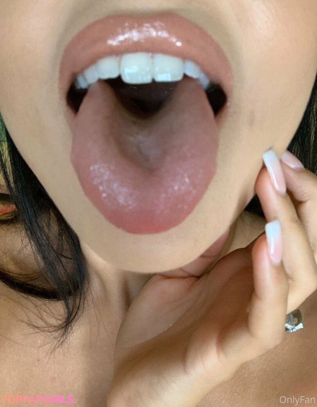 Naakte gelekte OnlyFans-foto van Ariana Marie #1039