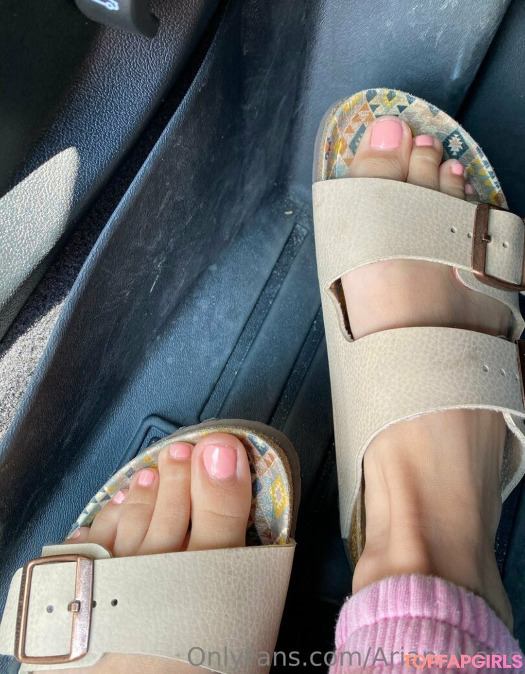 Naakte gelekte OnlyFans-foto van Ariana Marie #1179