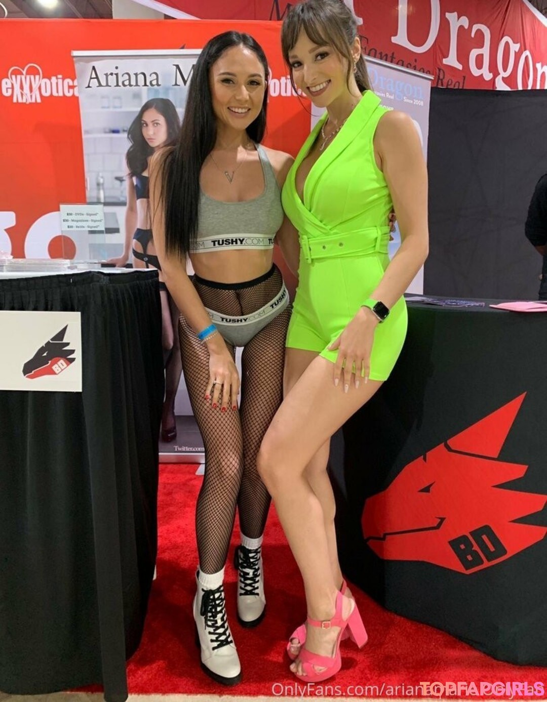 Naakte gelekte OnlyFans-foto van Ariana Marie #734