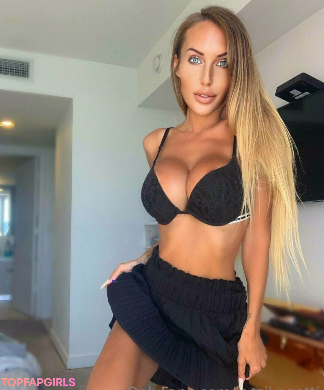 Naakte gelekte OnlyFans-foto van Jessika Gotti #2040