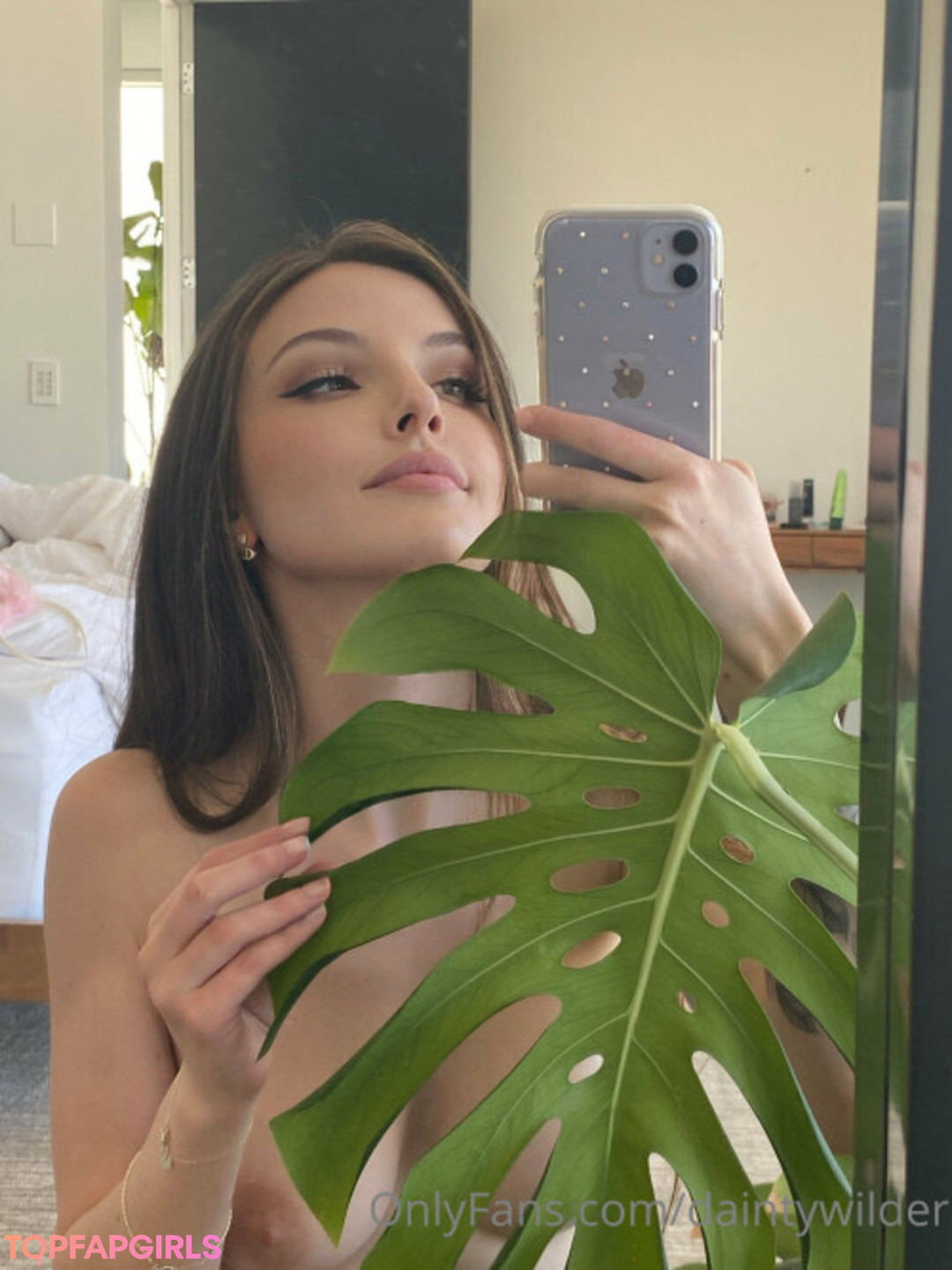 Naakte gelekte OnlyFans-foto van Dainty Wilder #2387