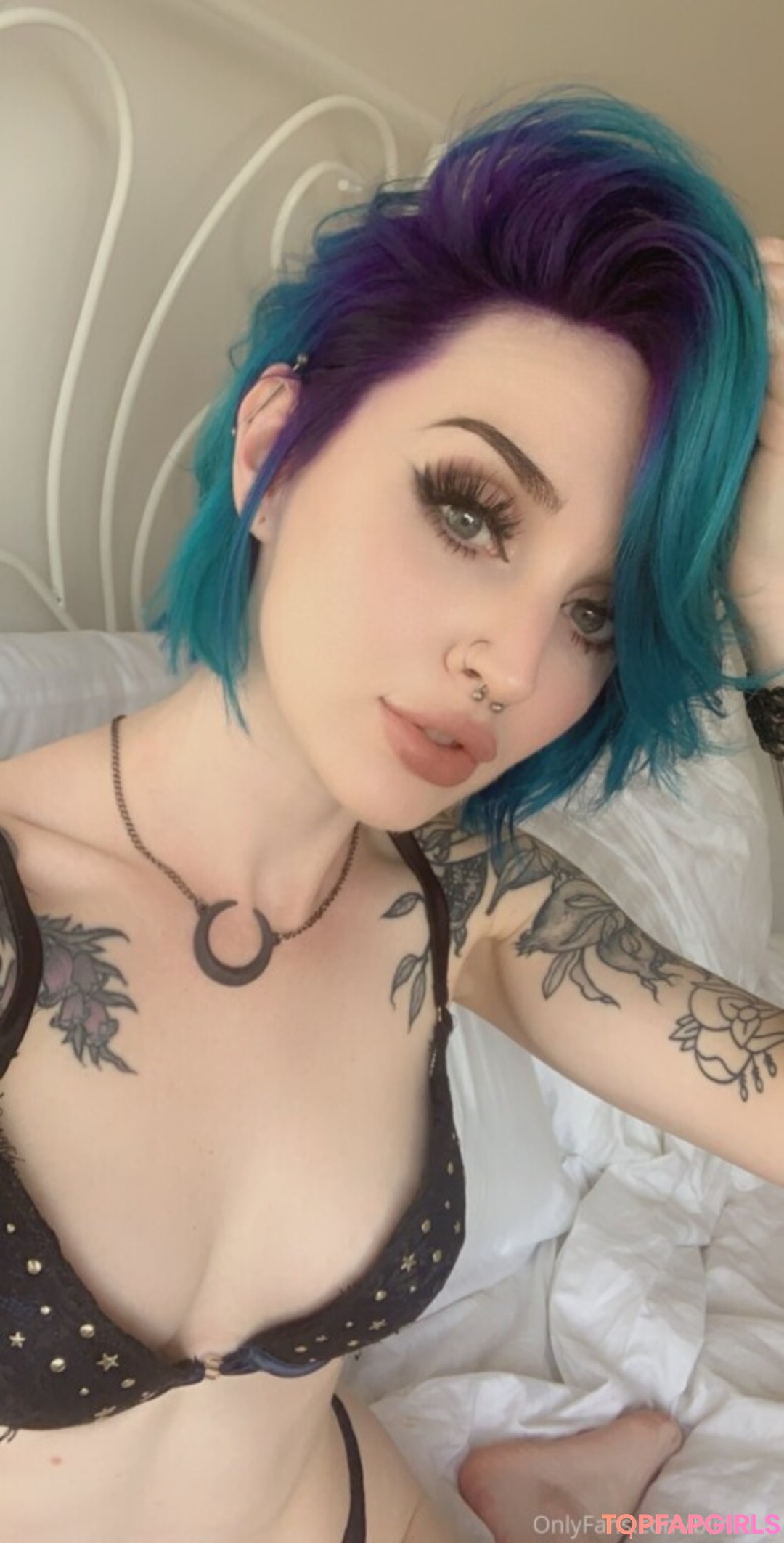 Naakte gelekte OnlyFans-foto van Blink #163