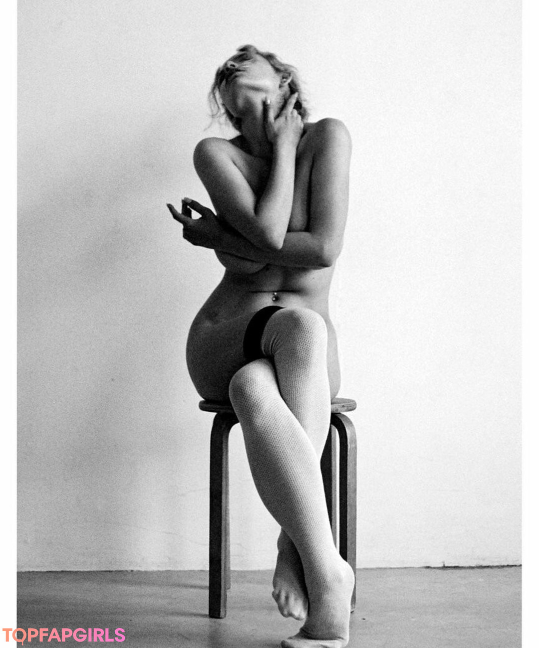 Naakte gelekte OnlyFans-foto van Mila Amour #1447