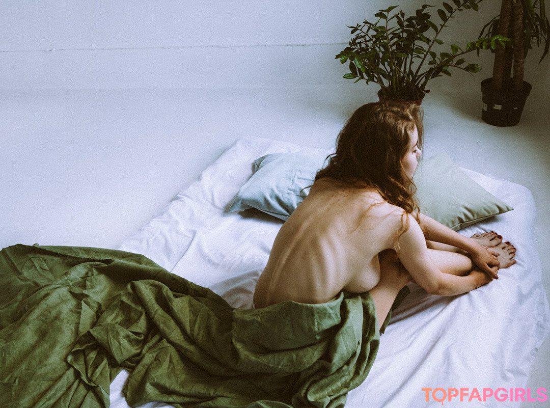 Naakte gelekte OnlyFans-foto van Mila Amour #1572