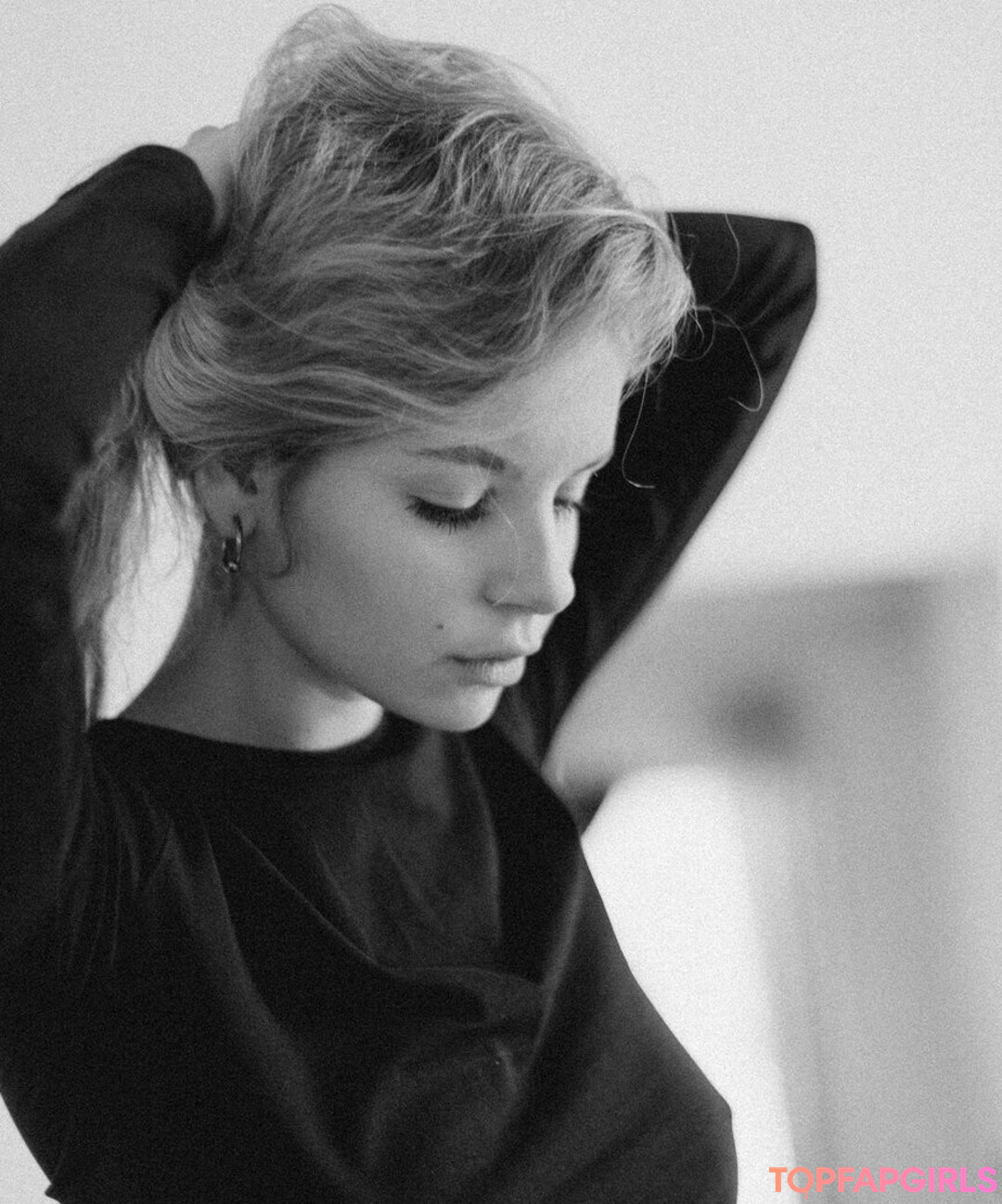 Naakte gelekte OnlyFans-foto van Mila Amour #1612