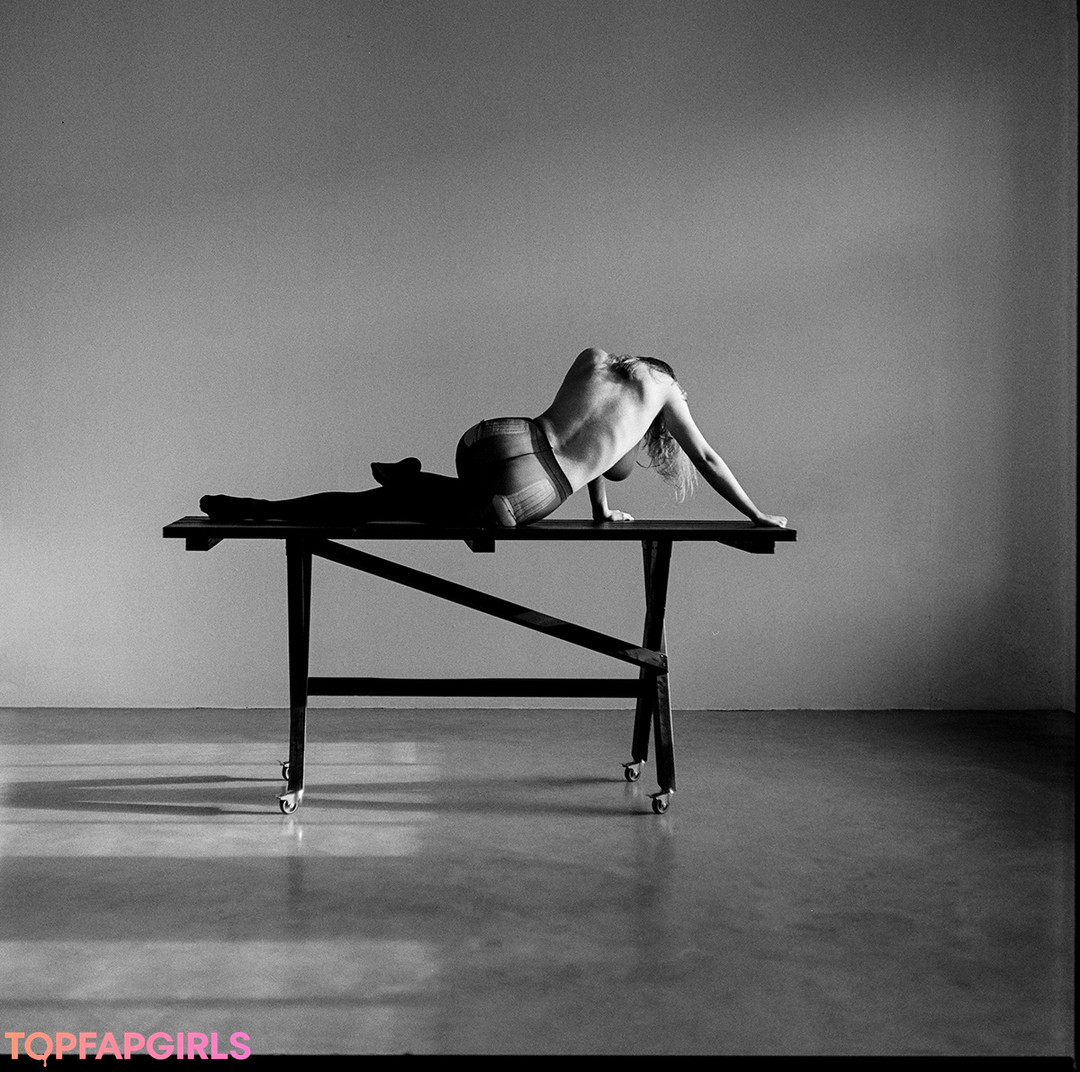 Naakte gelekte OnlyFans-foto van Mila Amour #703