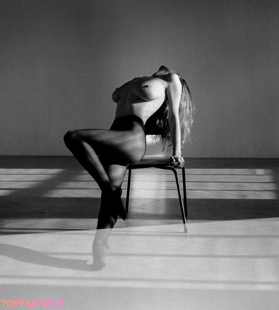 Naakte gelekte OnlyFans-foto van Mila Amour #711