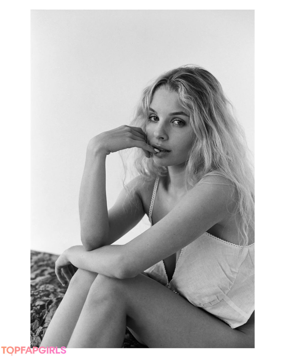 Naakte gelekte OnlyFans-foto van Mila Amour #986