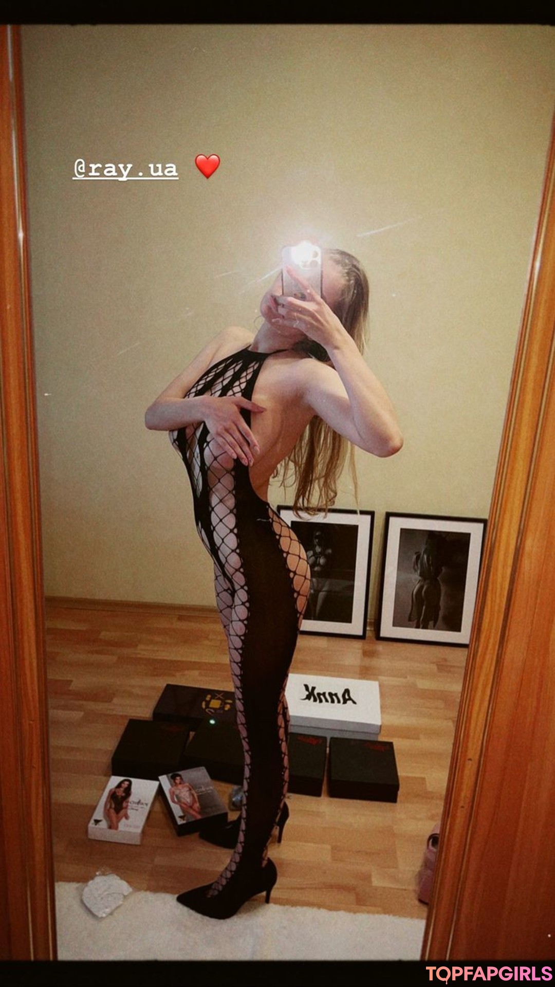 Naakte gelekte OnlyFans-foto van Mila Amour #1050