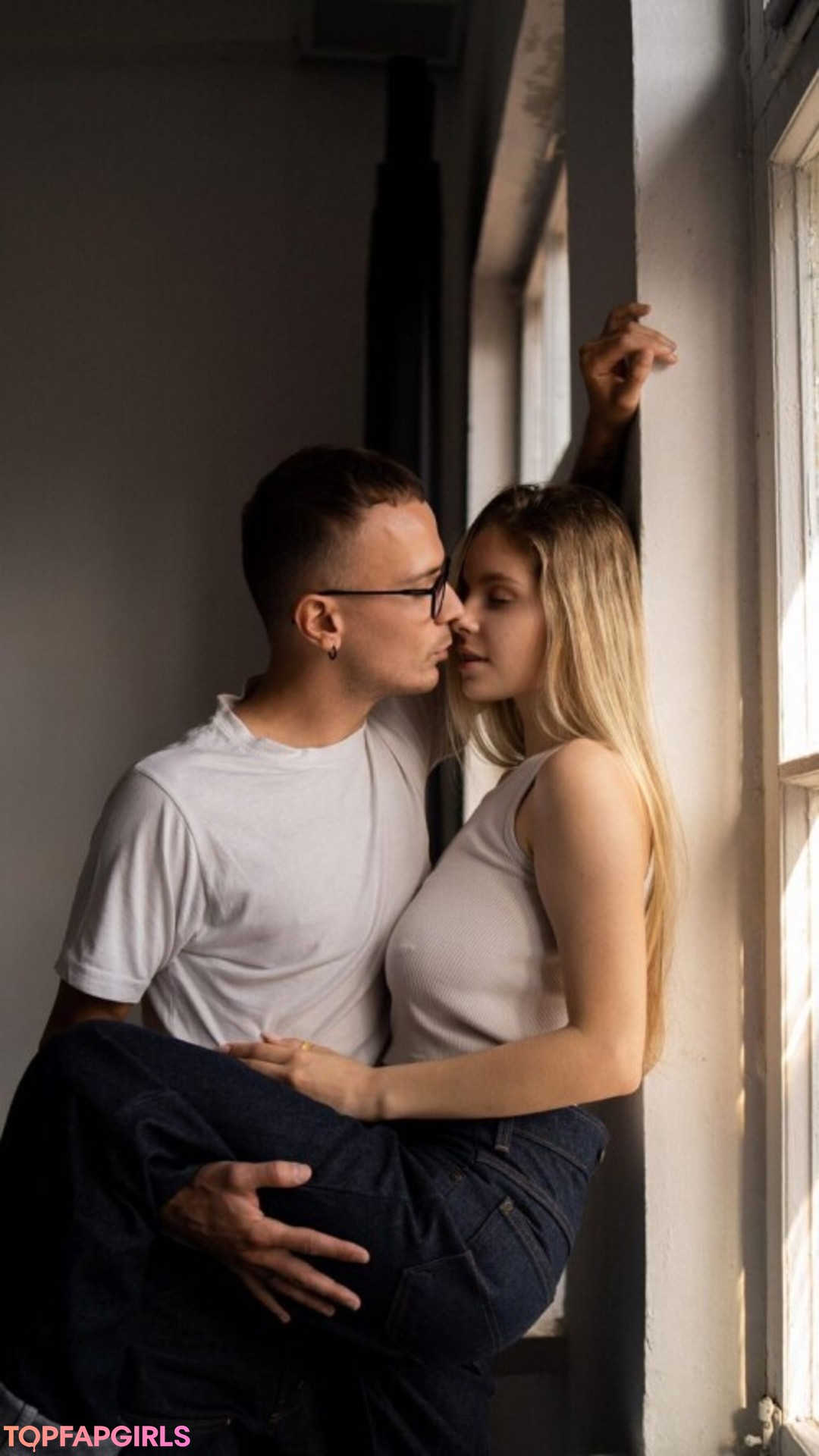 Naakte gelekte OnlyFans-foto van Mila Amour #57