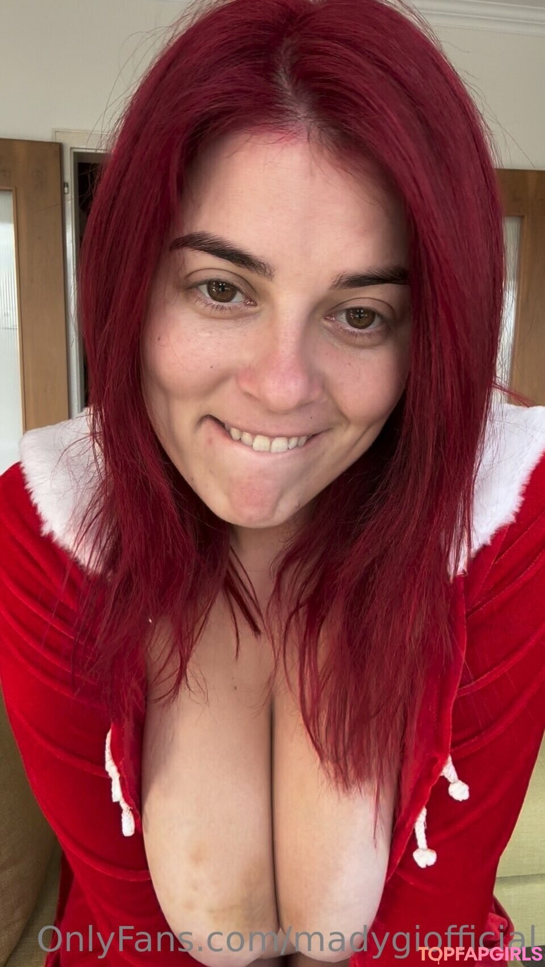 Naakte gelekte OnlyFans-foto van Madalina Loana Filip #122