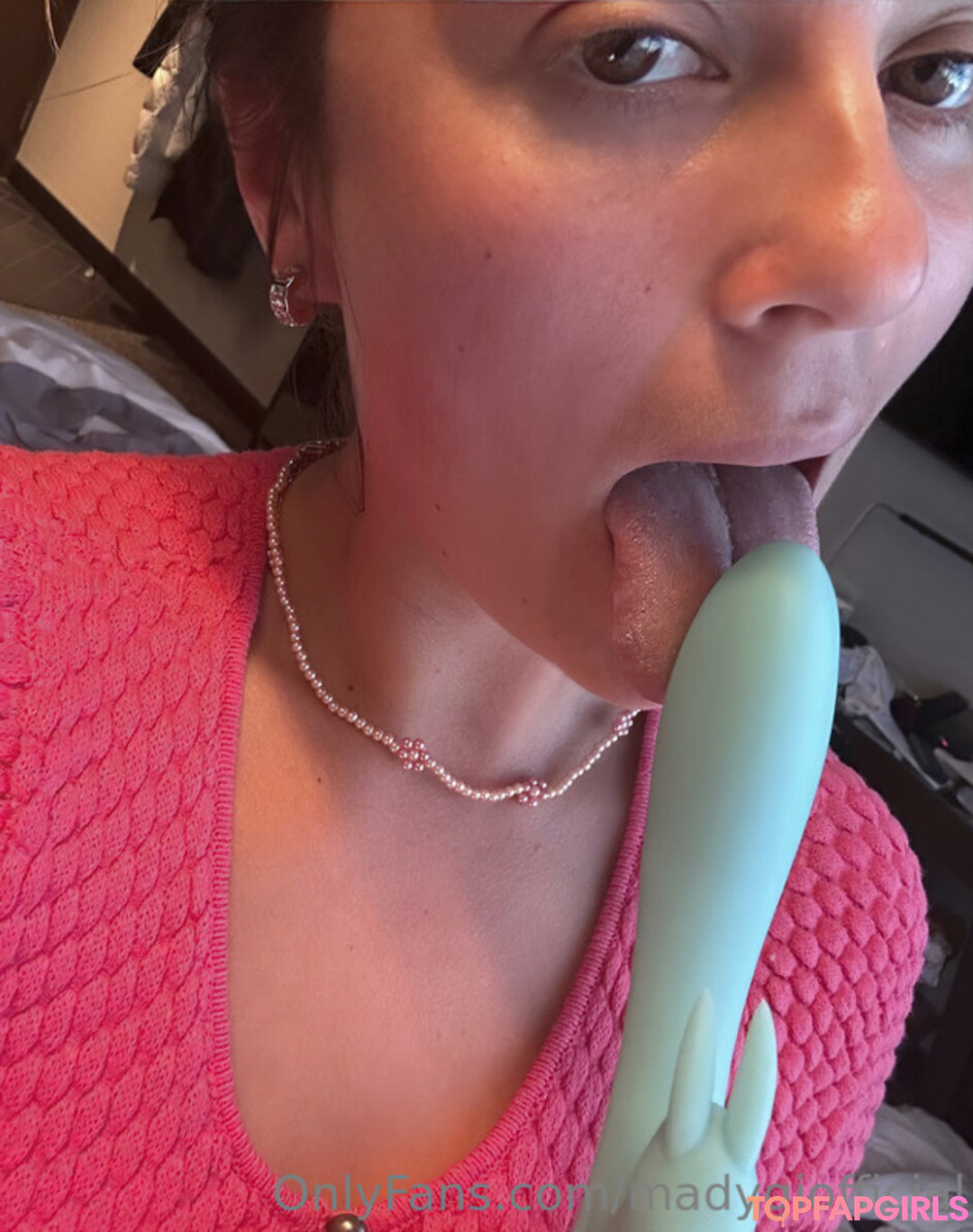 Naakte gelekte OnlyFans-foto van Madalina Loana Filip #2038