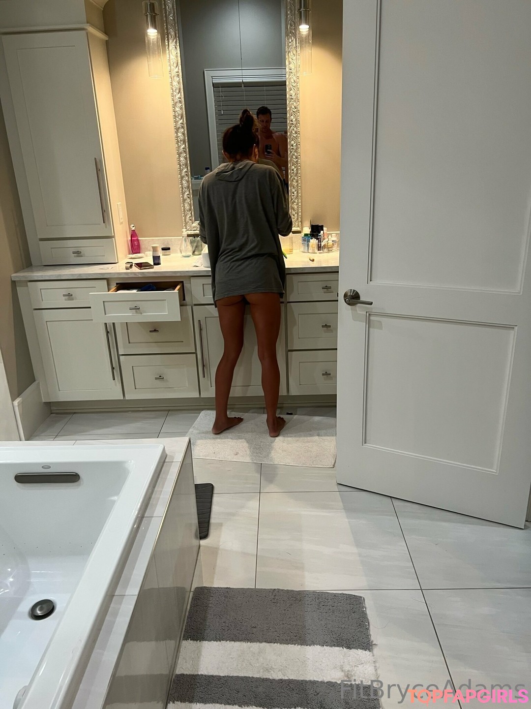 Naakte gelekte OnlyFans-foto van Bryce Adams #529