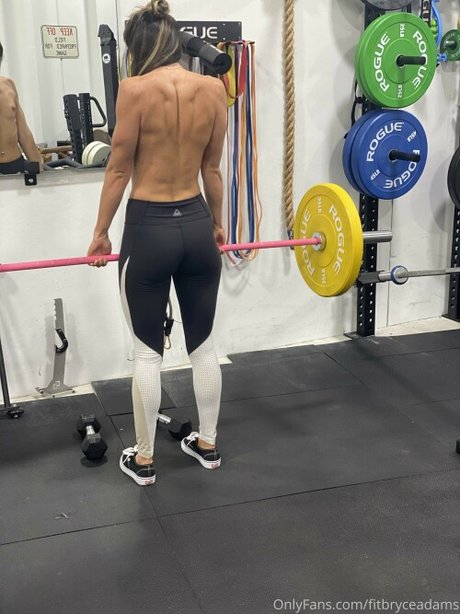 Naakte gelekte OnlyFans-foto van Bryce Adams