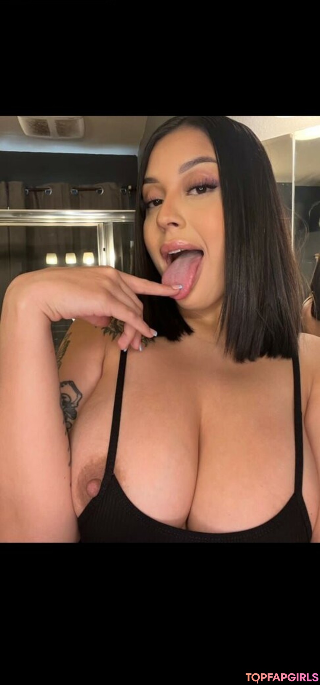 Naakte gelekte OnlyFans-foto van Adianababyxo #115