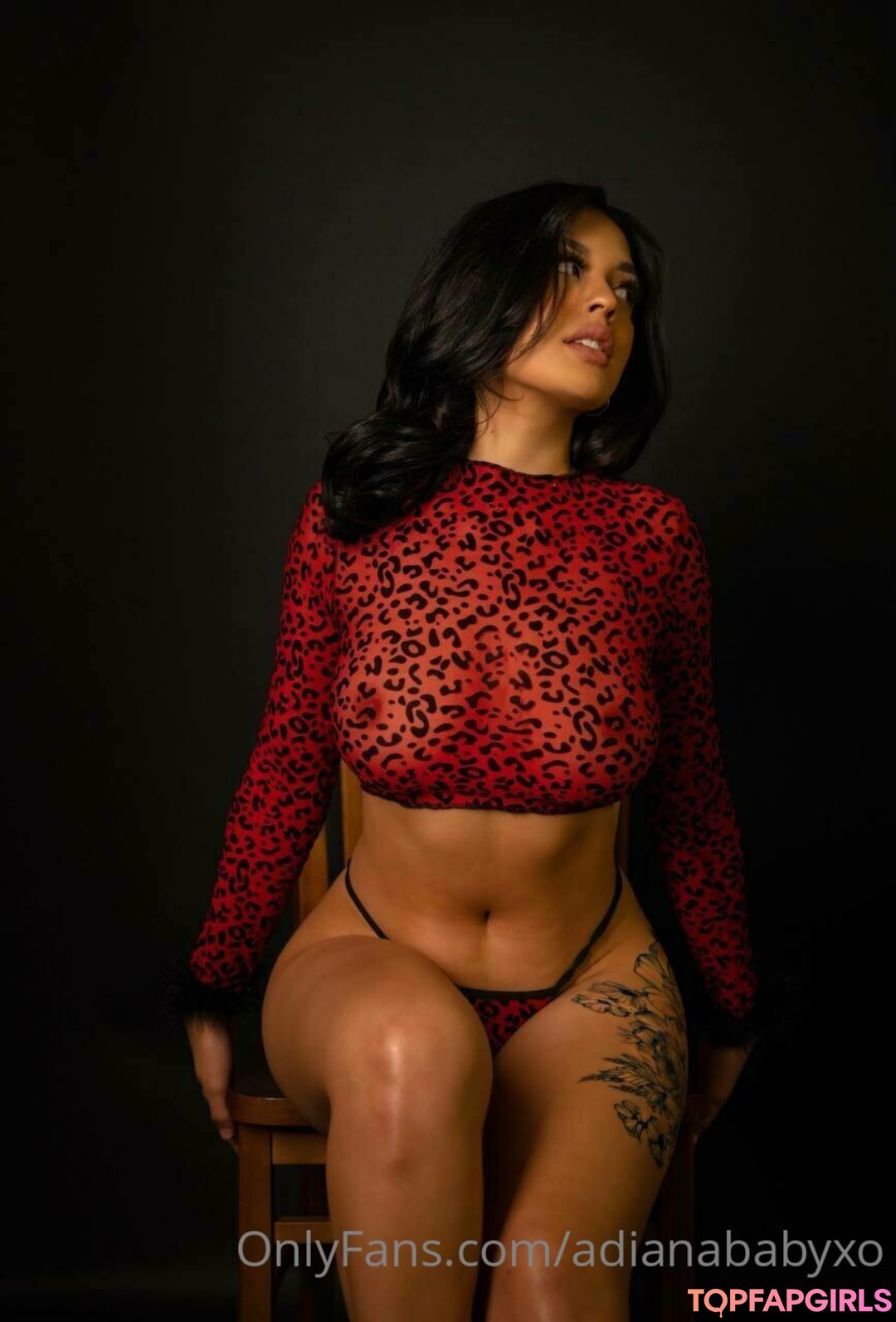 Naakte gelekte OnlyFans-foto van Adianababyxo #26