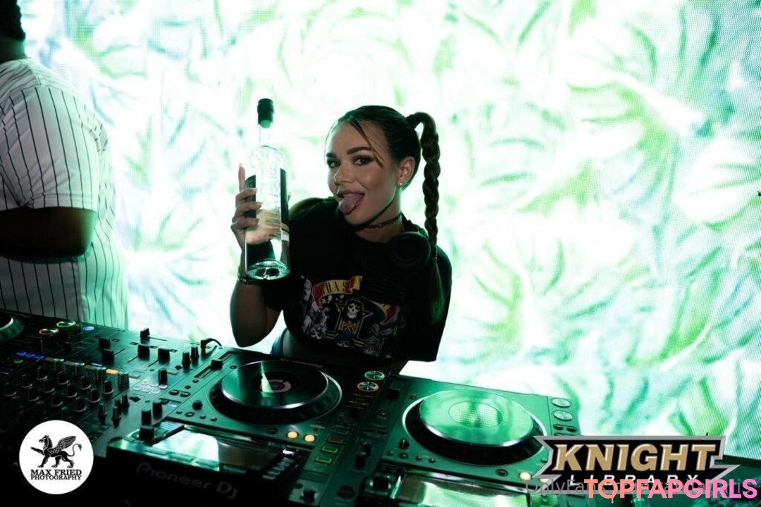 Naakte gelekte OnlyFans-foto van Tahlia Paris #724