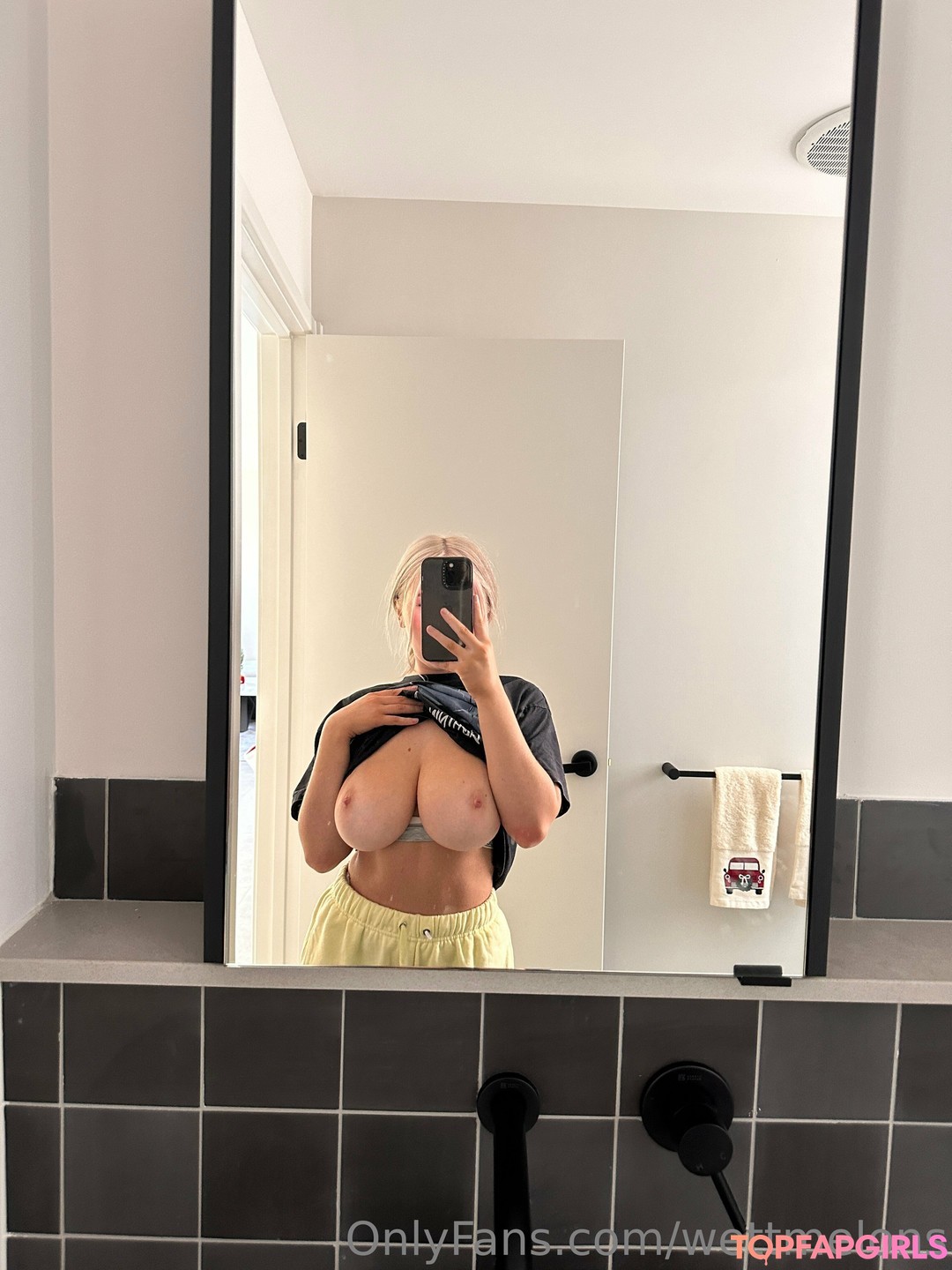 Naakte gelekte OnlyFans-foto van Wettmelons #2600