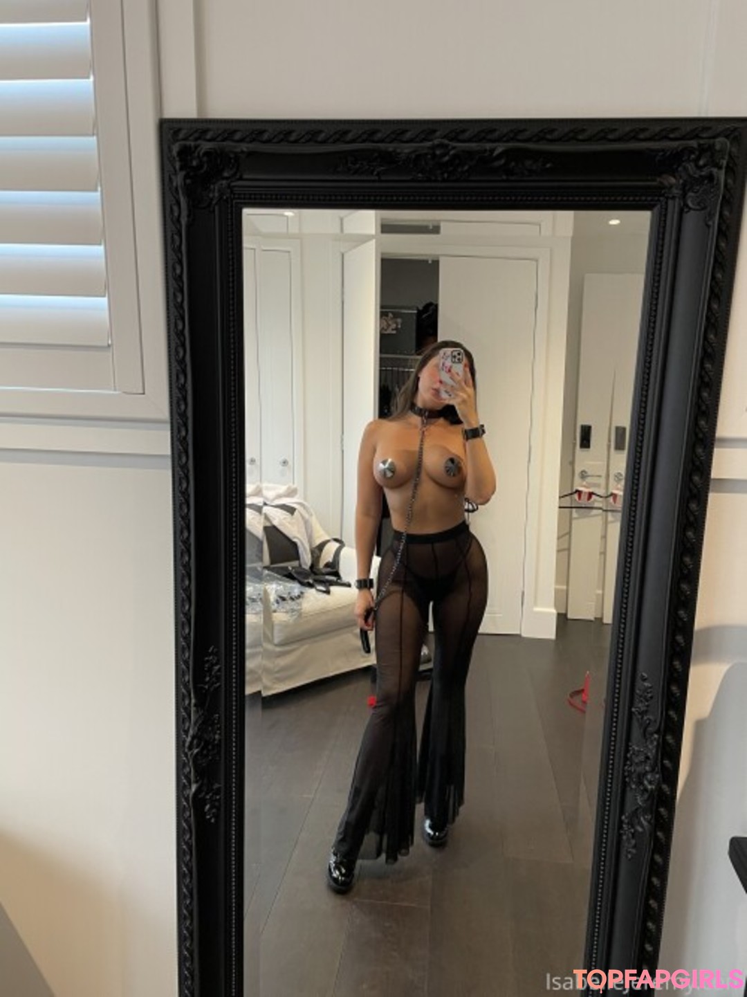 Naakte gelekte OnlyFans-foto van Isabelle Eleanore #18