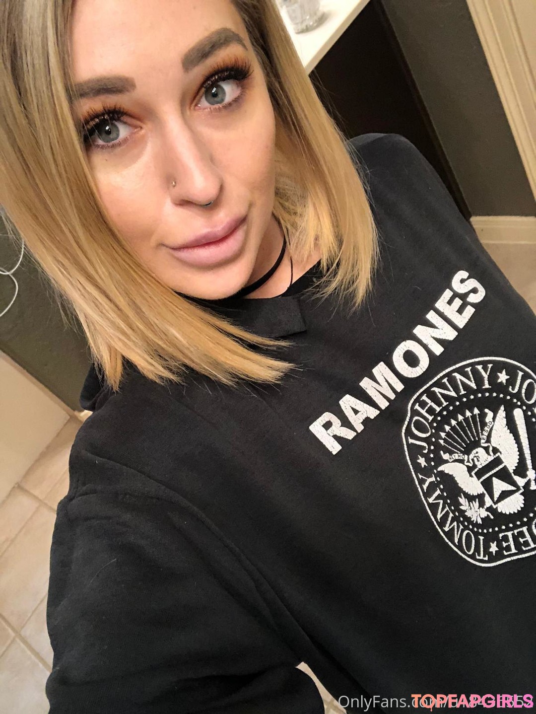 Naakte gelekte OnlyFans-foto van Kleio Valentien #1097