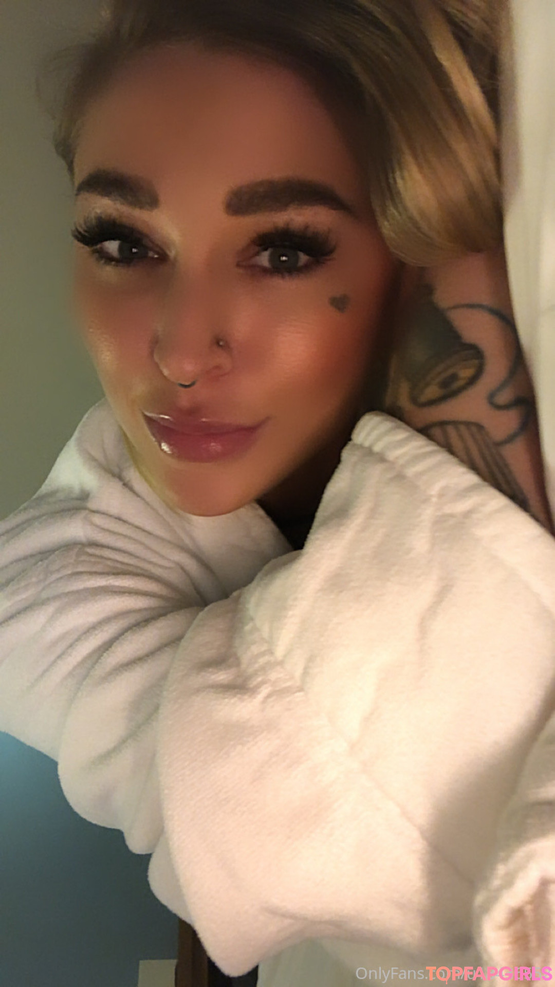 Naakte gelekte OnlyFans-foto van Kleio Valentien #192