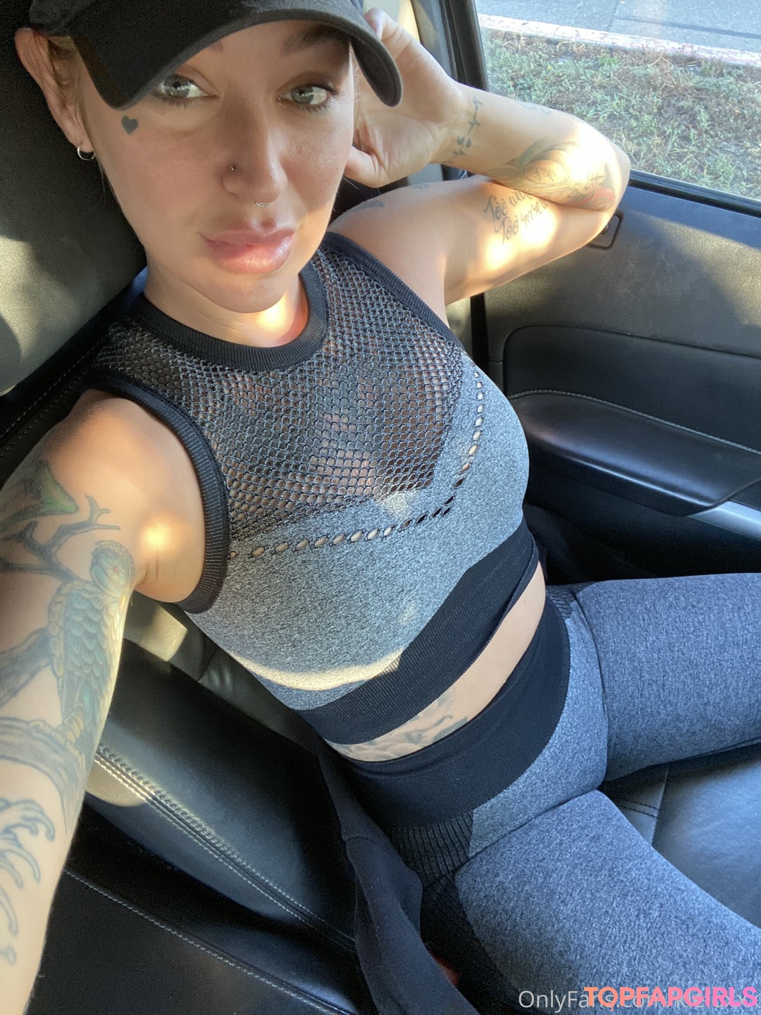 Naakte gelekte OnlyFans-foto van Kleio Valentien #3