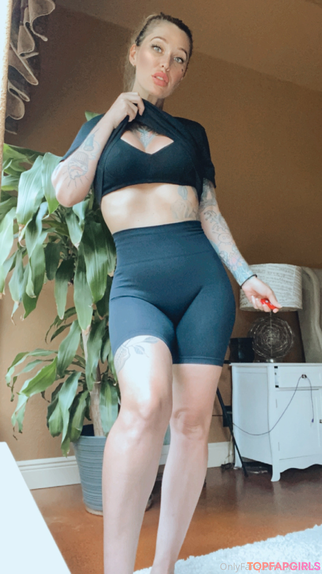 Naakte gelekte OnlyFans-foto van Kleio Valentien #78
