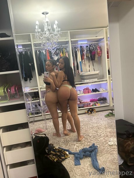 Naakte gelekte OnlyFans-foto van Yasmine Lopez